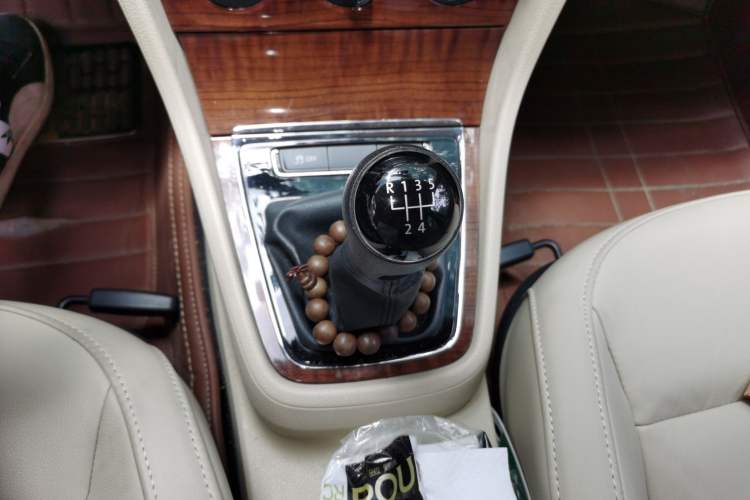 Used Volkswagen Lavida 2013 Restyled Classic 1.6L Manual Comfort Edition Gear Lever