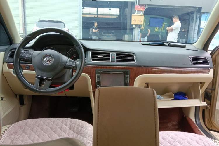 Used Volkswagen Lavida 2013 1.4TSI DSG Luxury Edition Headliner