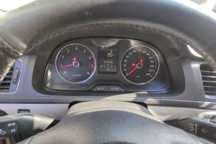 Used Volkswagen Lavida 2013 1.4TSI Manual Comfort Edition Instrument Cluster