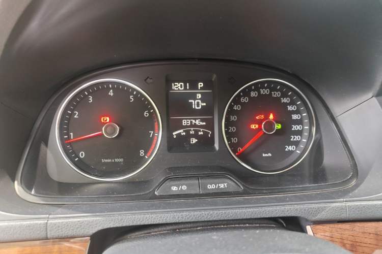 Used Volkswagen Lavida 2013 1.6L Automatic Comfort Edition Instrument Cluster