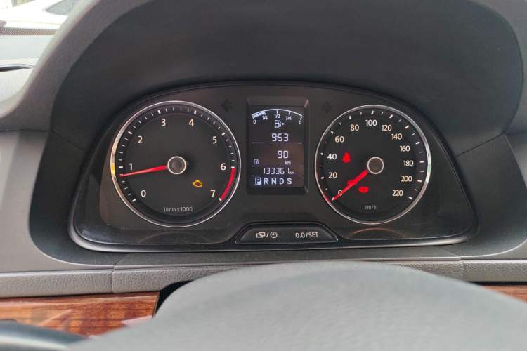 Used Volkswagen Lavida 2013 Classic 1.6L Automatic Fashion Edition Instrument Cluster