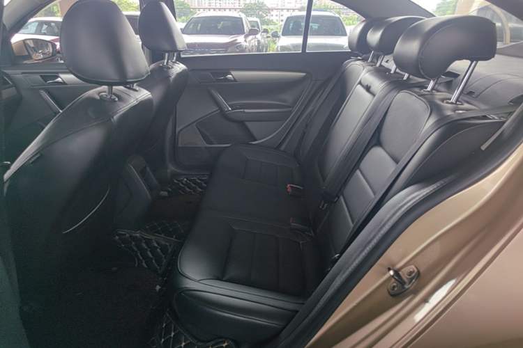Used Volkswagen Lavida 2013 Revised Version 1.4 TSI DSG Comfort Edition Left Rear Seat