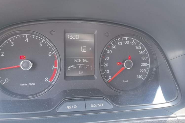 Used Volkswagen Lavida 2013 Revised Classic 1.6L Manual Fashion Edition Odometer Close Up
