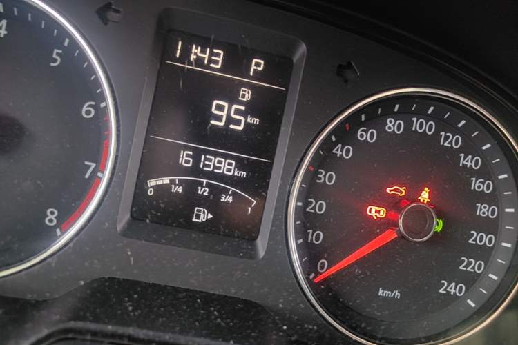 Used Volkswagen Lavida 2013 Revised Version 1.4 TSI DSG Comfort Edition Odometer Close Up