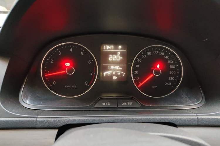 Used Volkswagen Lavida 2013 Restyled Classic 1.6L Automatic Comfort Edition Odometer Close Up