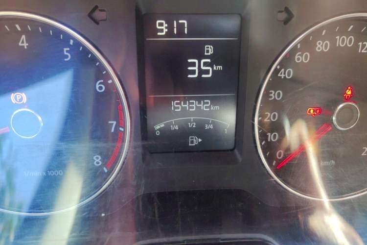 Used Volkswagen Lavida 2013 1.4TSI Manual Comfort Edition Odometer Close Up