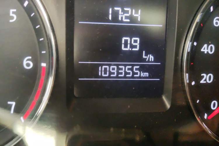 Used Volkswagen Lavida 2013 1.6L Manual Fashion Edition Odometer Close Up