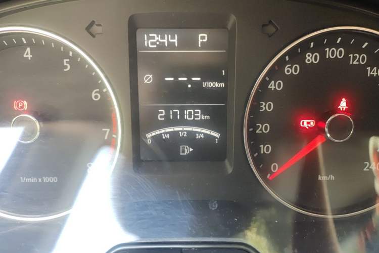 Used Volkswagen Lavida 2013 Restyled Classic 1.6L Automatic Comfort Edition Odometer Close Up