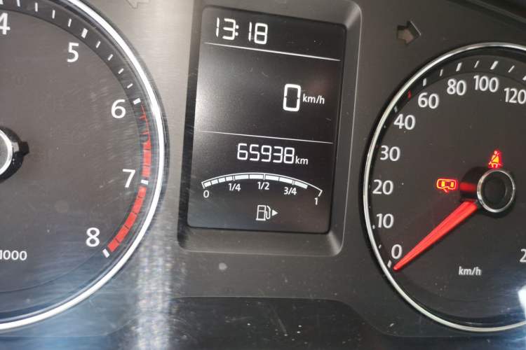 Used Volkswagen Lavida 2013 Restyled Classic 1.6L Manual Comfort Edition Odometer Close Up