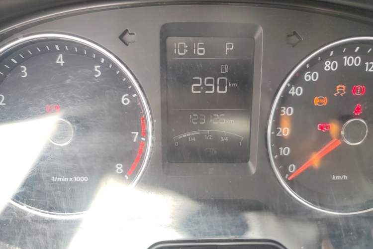 Used Volkswagen Lavida 2013 1.4TSI DSG Comfort Edition Odometer Close Up
