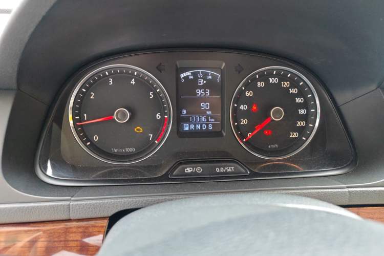 Used Volkswagen Lavida 2013 Classic 1.6L Automatic Fashion Edition Odometer Close Up