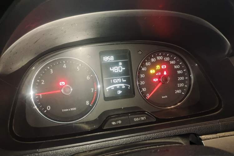 Used Volkswagen Lavida 2013 Restyled Classic 1.6L Manual Comfort Edition Odometer Close Up
