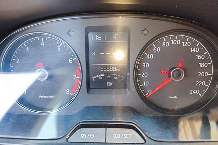 Used Volkswagen Lavida 2013 Revised Classic 1.6L Automatic Fashion Edition Odometer Close Up