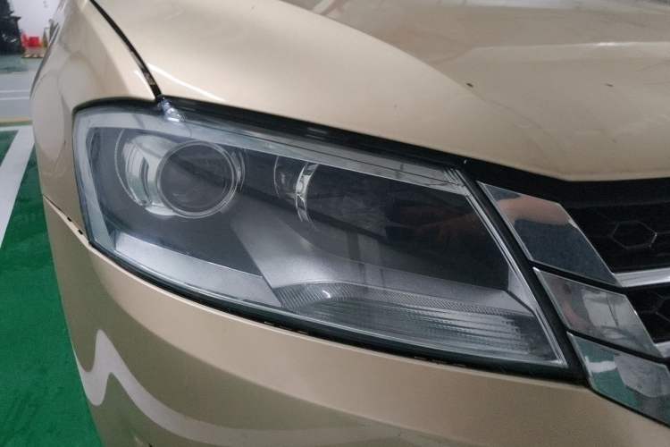 Used Volkswagen Lavida 2013 Revised Classic 1.6L Automatic Fashion Edition Right Front Headlight