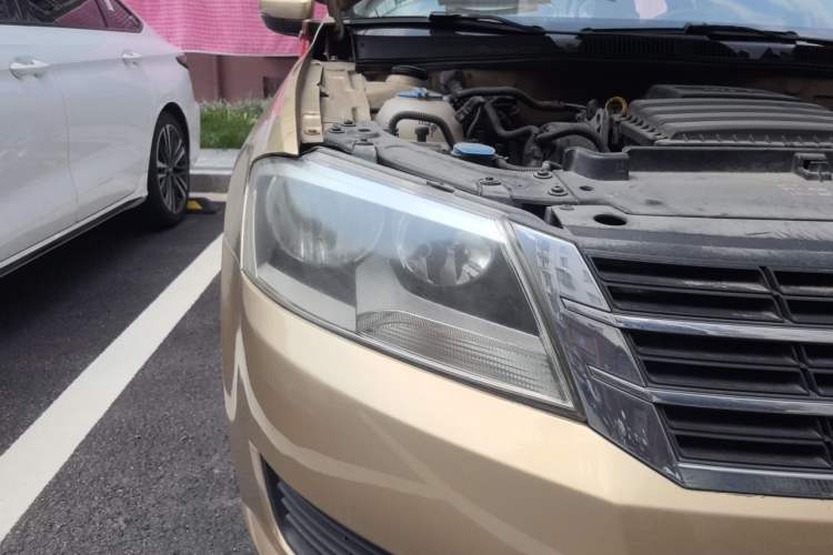 Used Volkswagen Lavida 2013 Revised Classic 1.6L Manual Fashion Edition Right Front Headlight