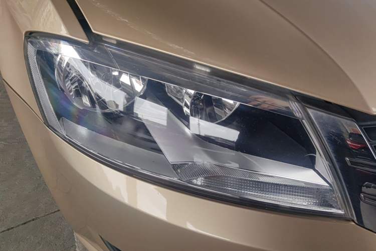 Used Volkswagen Lavida 2013 Revised Version 1.4 TSI DSG Comfort Edition Right Front Headlight
