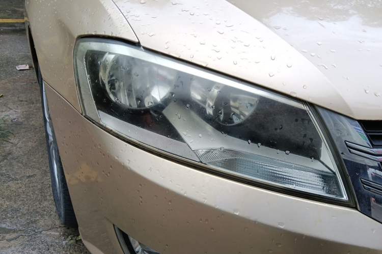 Used Volkswagen Lavida 2013 1.4TSI DSG Luxury Edition Right Front Headlight