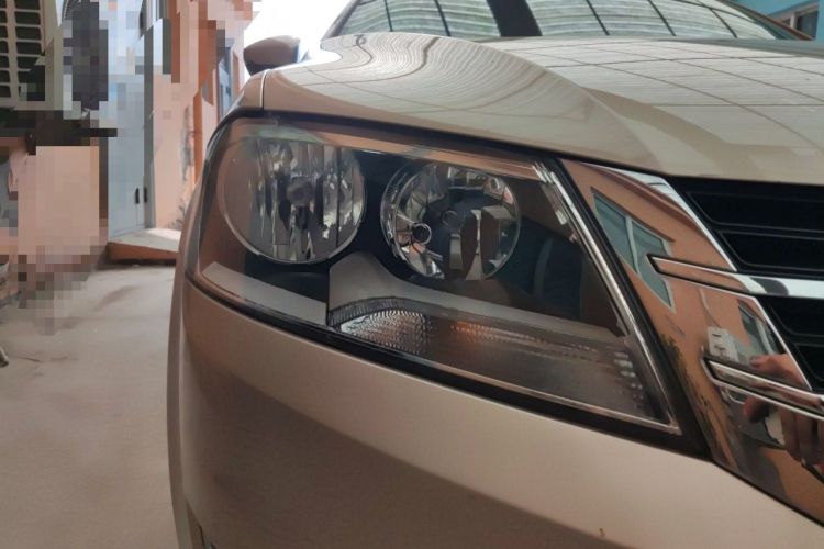 Used Volkswagen Lavida 2013 1.6L Manual Fashion Edition Right Front Headlight