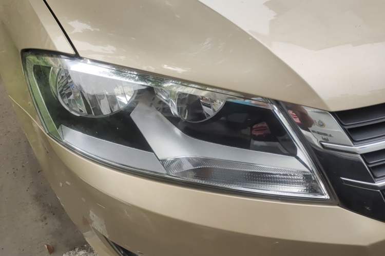 Used Volkswagen Lavida 2013 Restyled Classic 1.6L Automatic Comfort Edition Right Front Headlight