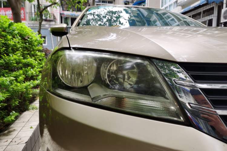 Used Volkswagen Lavida 2013 Restyled Classic 1.6L Manual Comfort Edition Right Front Headlight