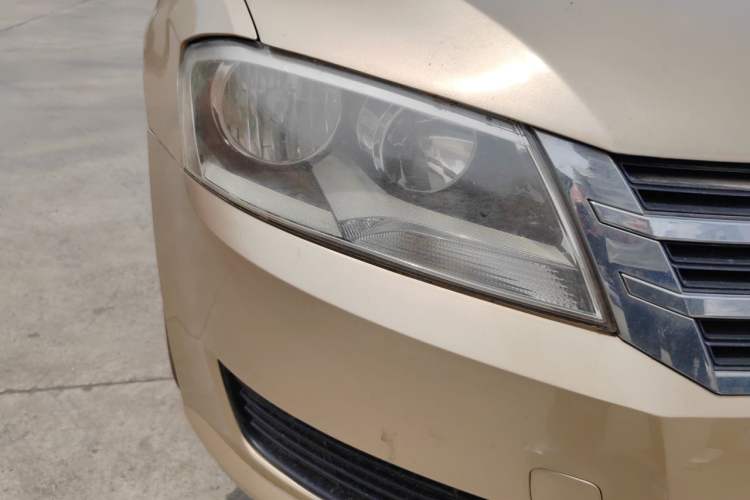 Used Volkswagen Lavida 2013 Revised Classic 1.6L Manual Fashion Edition Right Front Headlight