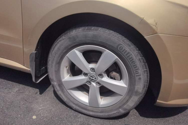 Used Volkswagen Lavida 2013 Revised Classic 1.6L Manual Fashion Edition Right Front Wheel Hub
