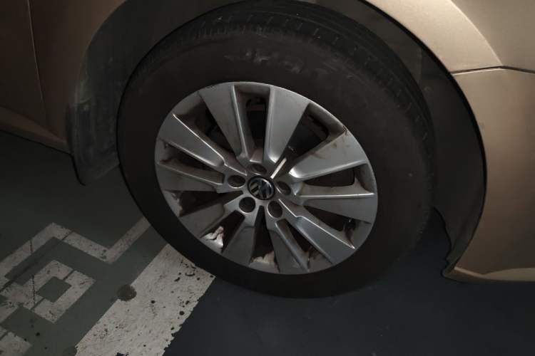Used Volkswagen Lavida 2013 Revised Version 1.4 TSI DSG Comfort Edition Right Front Wheel Hub