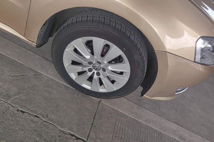 Used Volkswagen Lavida 2013 Revised Version 1.4 TSI DSG Comfort Edition Right Front Wheel Hub