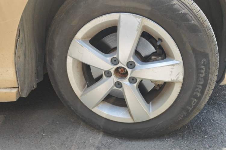 Used Volkswagen Lavida 2013 Revised Classic 1.6L Manual Fashion Edition Right Front Wheel Hub