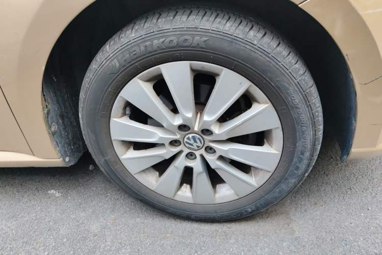 Used Volkswagen Lavida 2013 Restyled Classic 1.6L Automatic Comfort Edition Right Front Wheel Hub