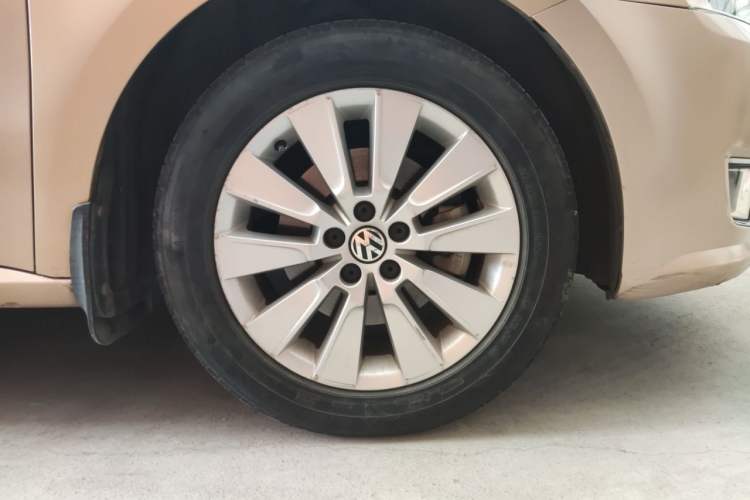Used Volkswagen Lavida 2013 1.6L Manual Fashion Edition Right Front Wheel Hub