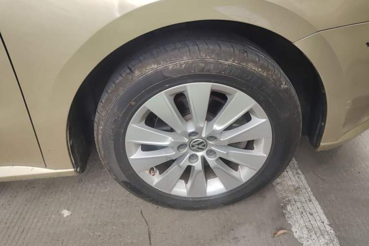 Used Volkswagen Lavida 2013 Restyled Classic 1.6L Automatic Comfort Edition Right Front Wheel Hub