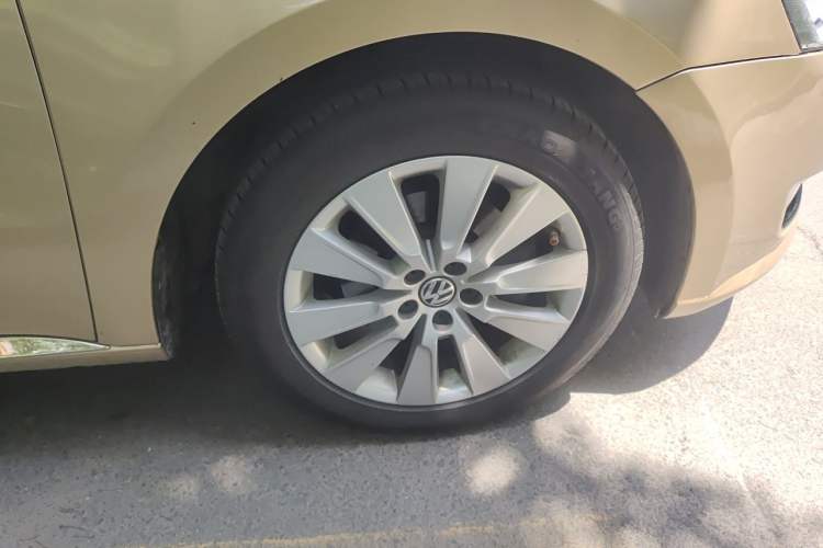 Used Volkswagen Lavida 2013 Restyled Classic 1.6L Automatic Comfort Edition Right Front Wheel Hub