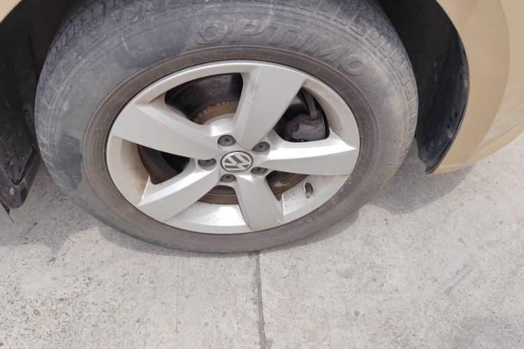 Used Volkswagen Lavida 2013 Revised Classic 1.6L Manual Fashion Edition Right Front Wheel Hub