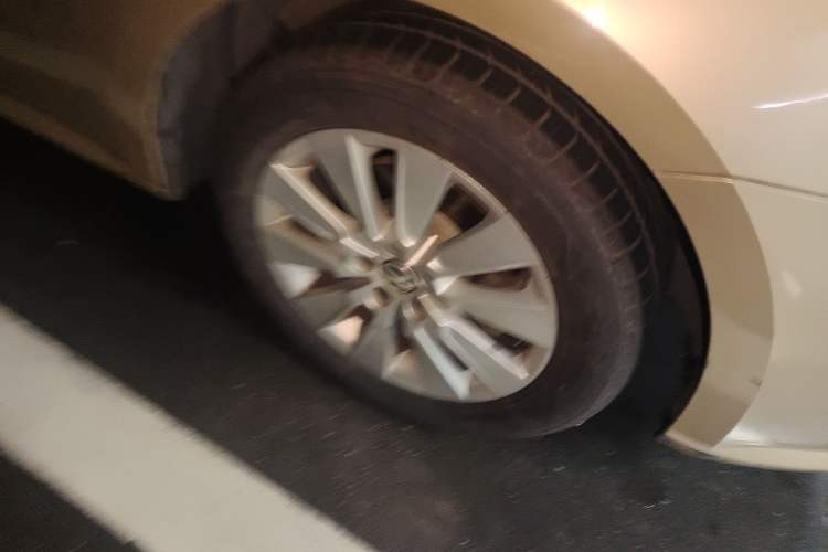 Used Volkswagen Lavida 2013 Restyled Classic 1.6L Manual Comfort Edition Right Front Wheel Hub