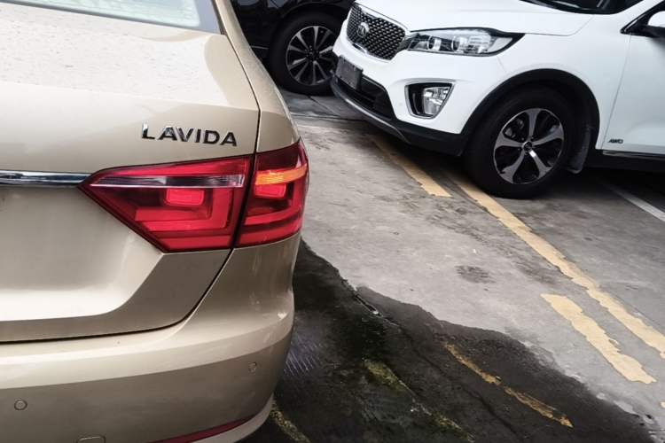 Used Volkswagen Lavida 2013 Restyled Classic 1.6L Automatic Comfort Edition Right Rear Taillight