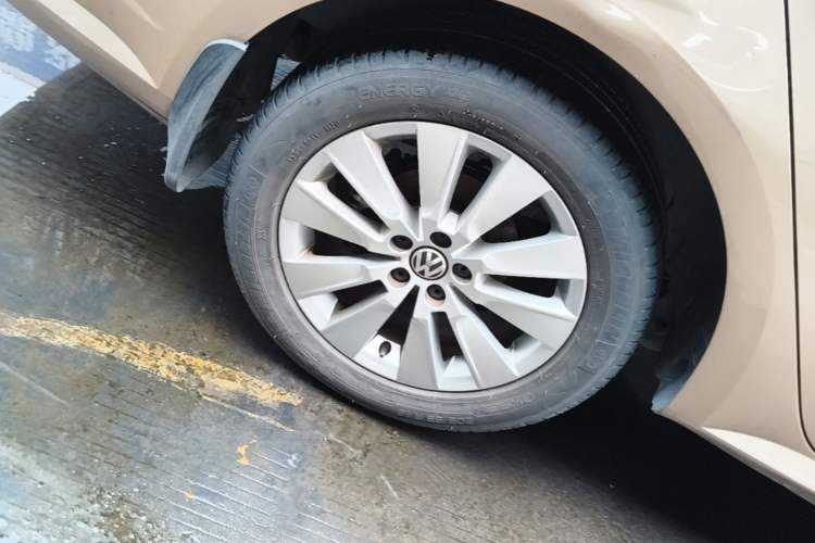Used Volkswagen Lavida 2013 Restyled Classic 1.6L Automatic Comfort Edition Right Rear Wheel Hub