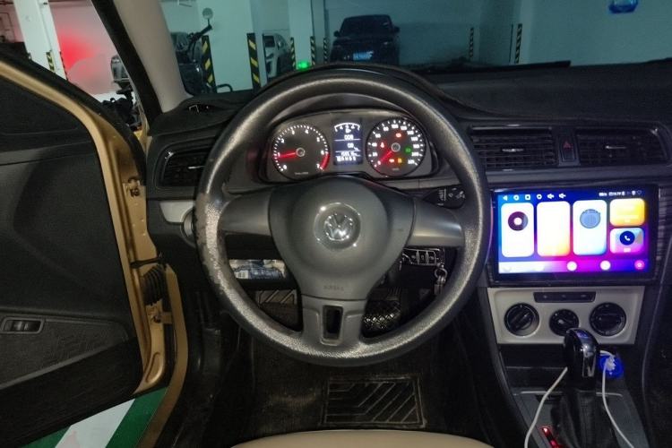 Used Volkswagen Lavida 2013 Revised Classic 1.6L Automatic Fashion Edition Steering Wheel