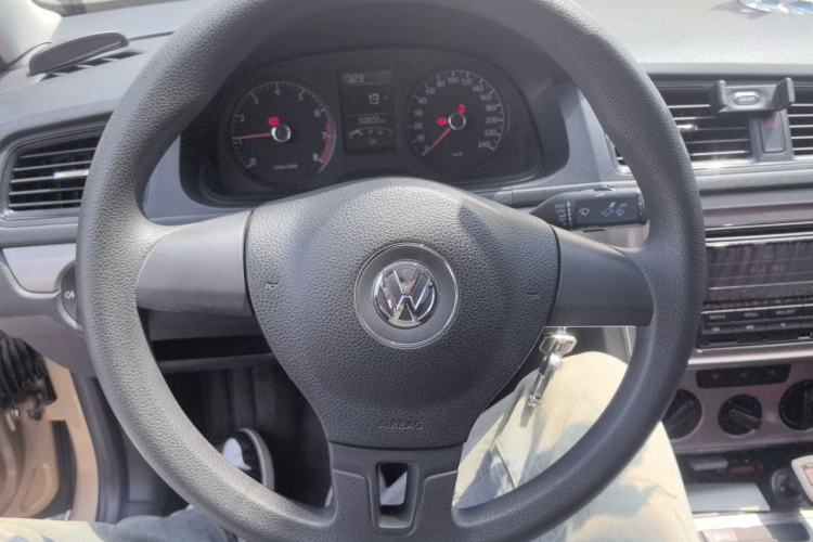 Used Volkswagen Lavida 2013 Revised Classic 1.6L Manual Fashion Edition Steering Wheel