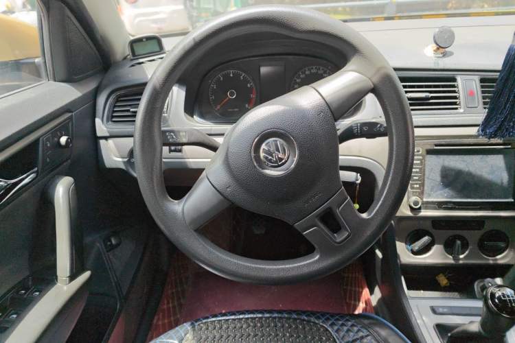 Used Volkswagen Lavida 2013 Revised Classic 1.6L Manual Fashion Edition Steering Wheel