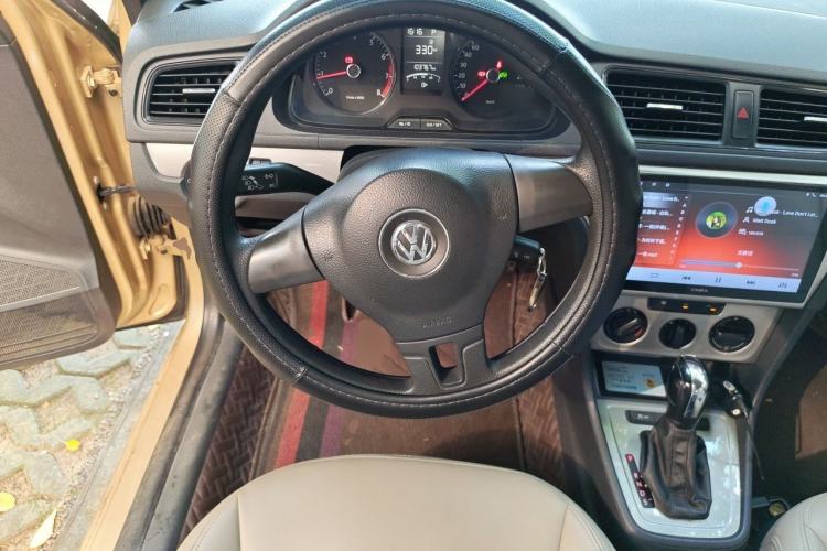 Used Volkswagen Lavida 2013 Revised Classic 1.6L Automatic Fashion Edition Steering Wheel