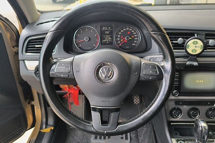 Used Volkswagen Lavida 2013 1.4 TSI DSG Luxury Navigation Edition Steering Wheel