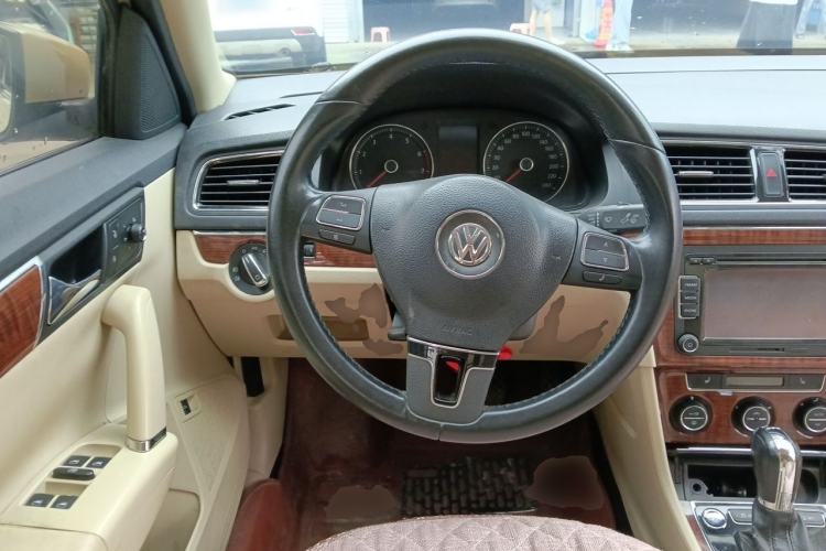 Used Volkswagen Lavida 2013 1.4TSI DSG Luxury Edition Steering Wheel
