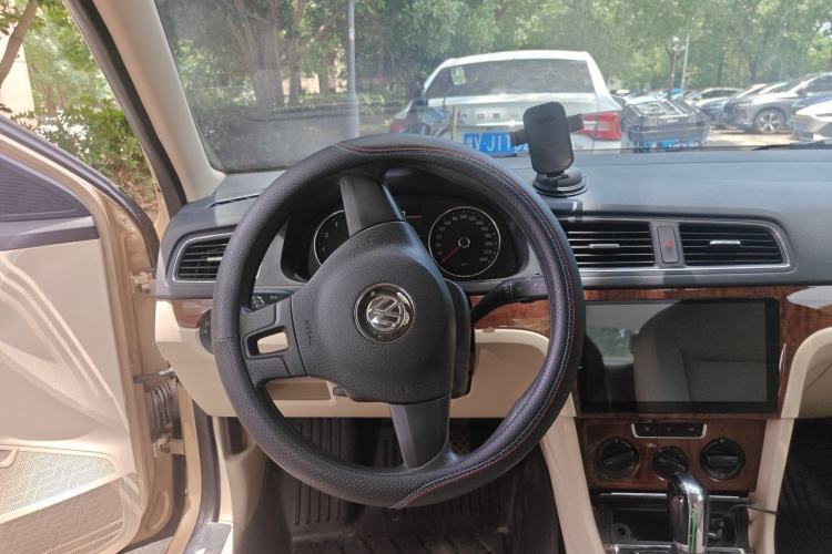Used Volkswagen Lavida 2013 1.6L Automatic Comfort Edition Steering Wheel
