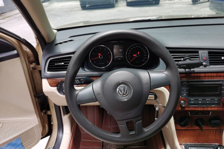 Used Volkswagen Lavida 2013 Restyled Classic 1.6L Manual Comfort Edition Steering Wheel