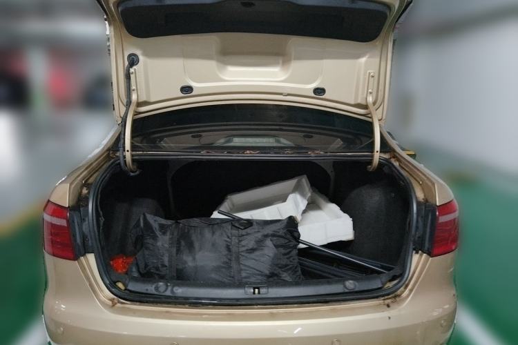 Used Volkswagen Lavida 2013 Revised Classic 1.6L Automatic Fashion Edition Trunk