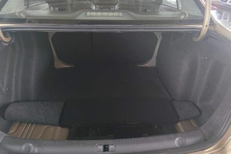 Used Volkswagen Lavida 2013 Revised Version 1.4 TSI DSG Comfort Edition Trunk