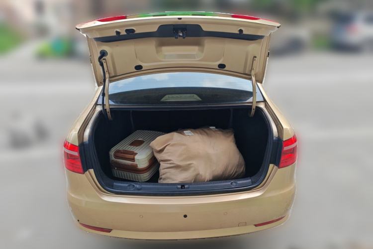 Used Volkswagen Lavida 2013 Classic 1.6L Automatic Fashion Edition Trunk