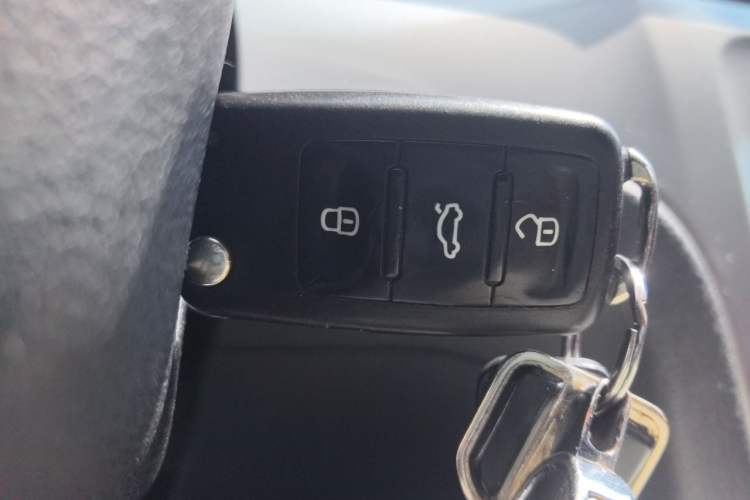 Used Volkswagen Lavida 2013 Revised Classic 1.6L Manual Fashion Edition Vehicle Key