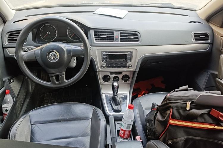 Used Volkswagen Lavida 2014 1.6L Automatic Sport Edition Center Console